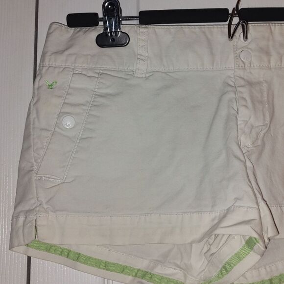 American Eagle Outfitters Stretch white short shorts Sz 6 - Picture 3 of 5